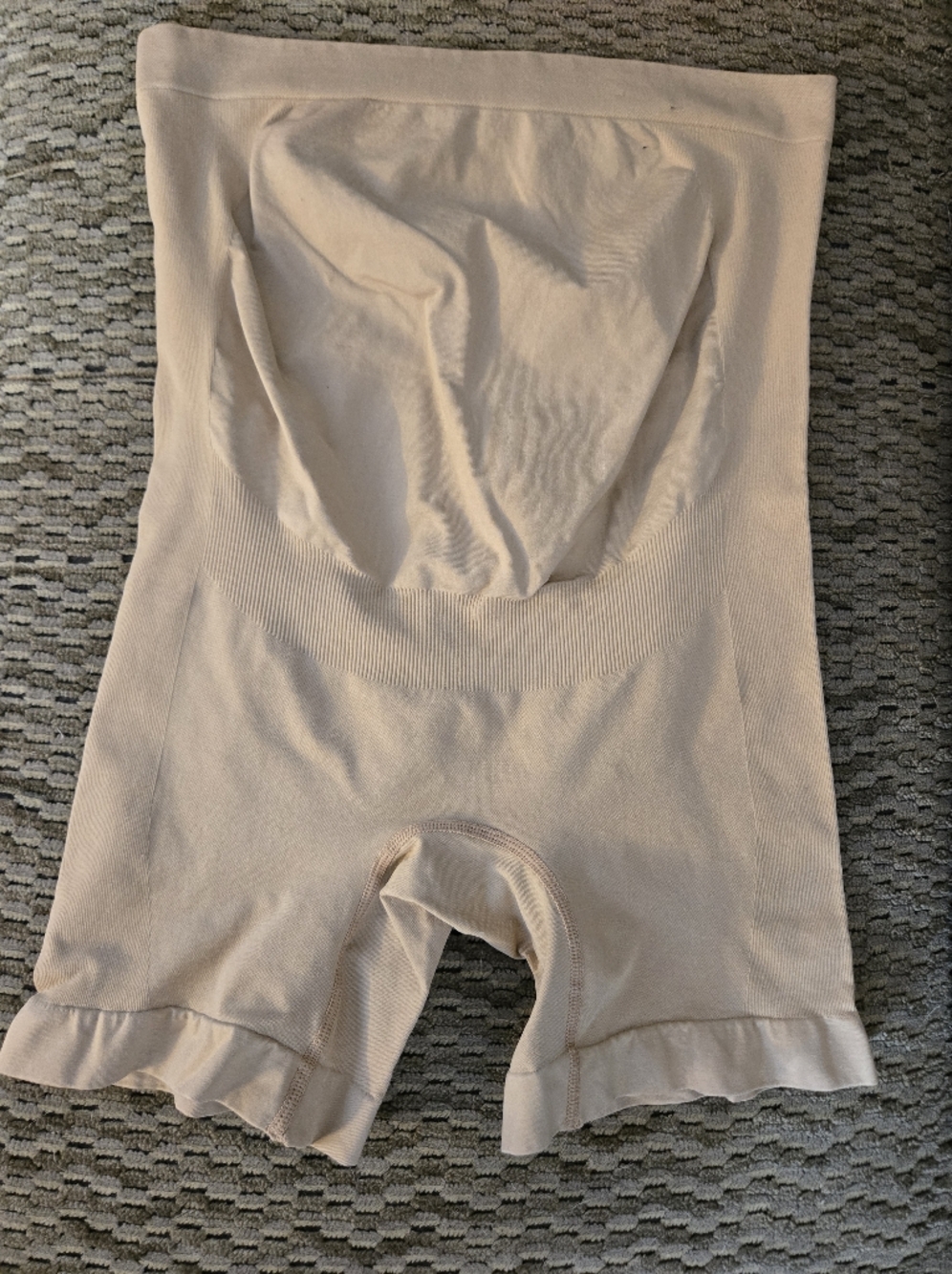 Ingrid & Isabel Maternity Shapewear Nude High-Waist Shapewear Shorts 8/10